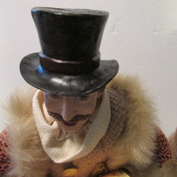 lot of 4 Christmas Caolers family dolls winter decor figures - Picture 3 of 14